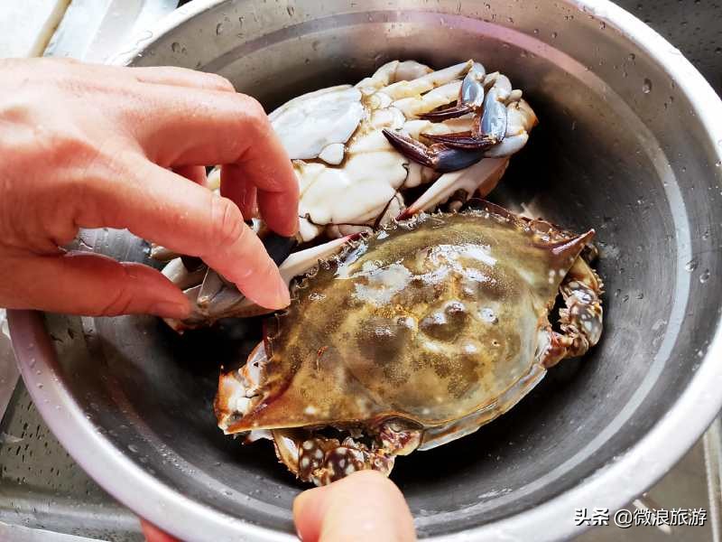 “死螃蟹”上餐桌，被一抢而光，渔家乐老板道出了一个秘诀