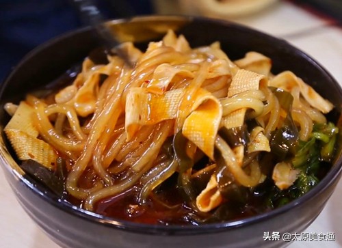 王牌麻辣烫,10元一碗特点麻辣烫