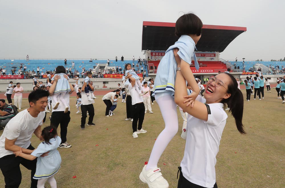 庆六一少儿篮球比赛洛阳,庆六一幼儿园亲子运动会报道