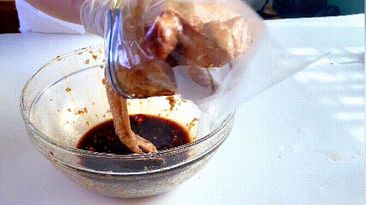 端午在家做简单开胃的柠檬烤鸡，鲜嫩多汁不油腻，在家露一手