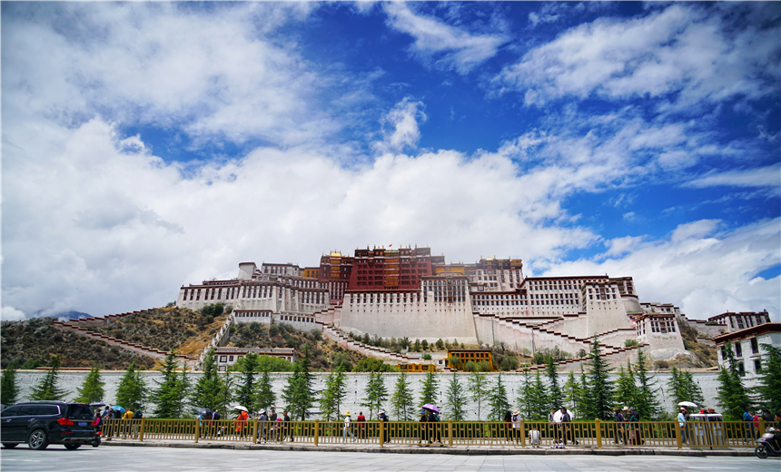 去拉萨旅游的步行街,突然想去拉萨的心情