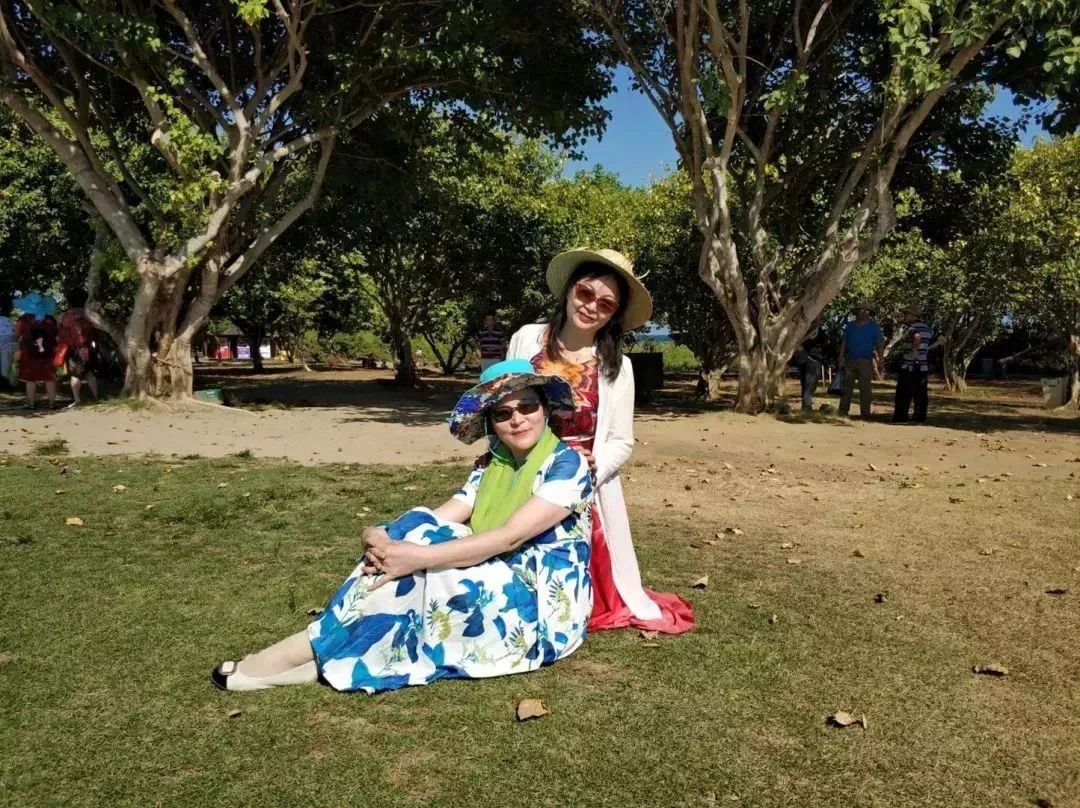 中国大妈拍照十大姿势抖音,中国大妈丝巾拍照姿势