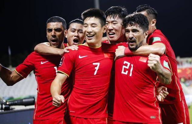 黄健翔辟谣一针见血吐槽本土球员,黄健翔目前状况