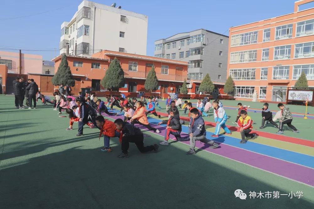 神木第一小学拔河比赛,小学体育优质课简报