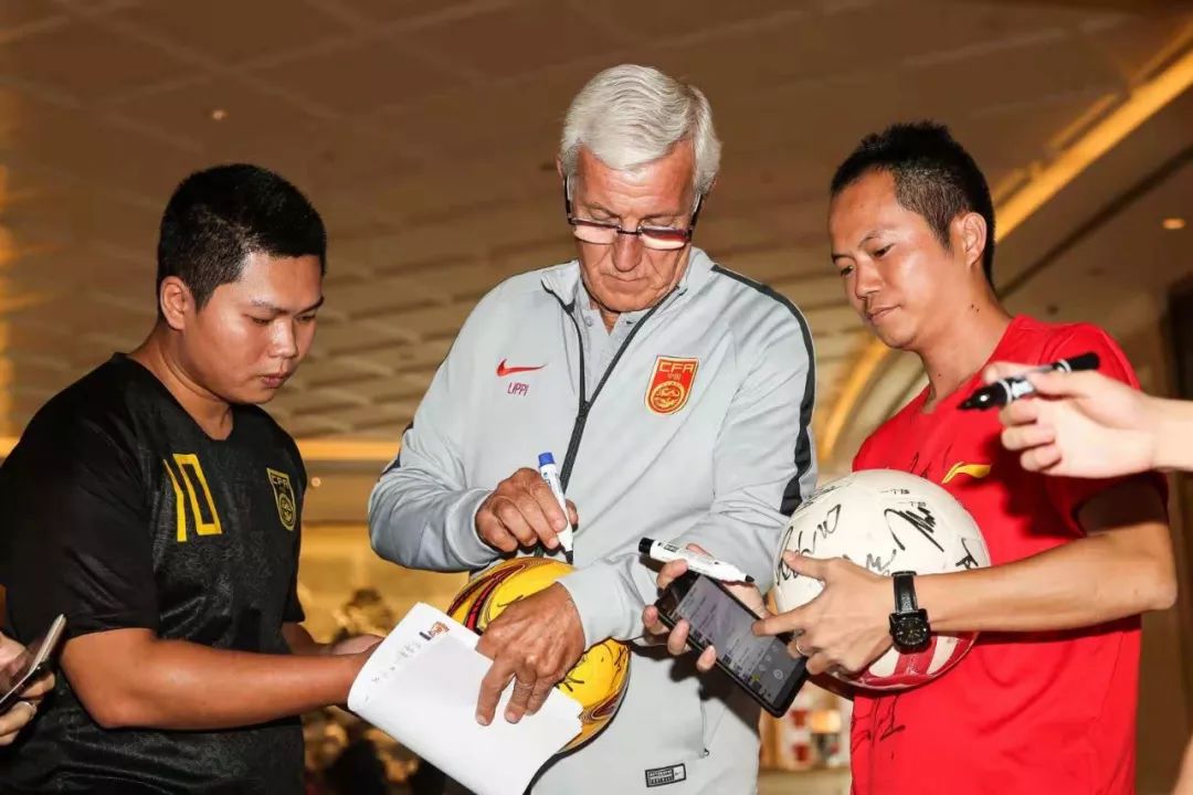 国足海口集结备战12强赛,国足海口比赛首发