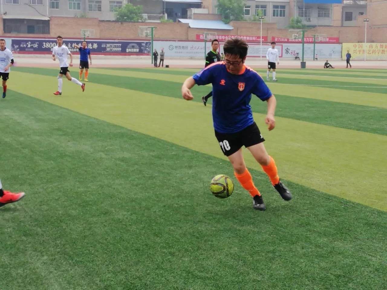 龙乘云势而腾之九天，人得天时以幸乎三生！兴平7080足球队赋！