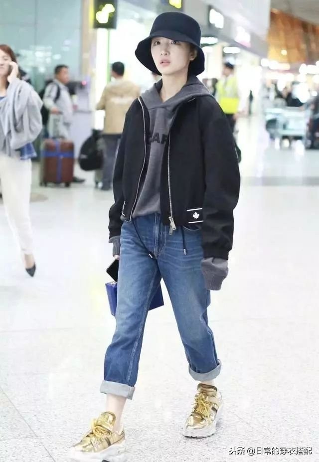 杨幂机场秀穿搭,机场走秀女明星