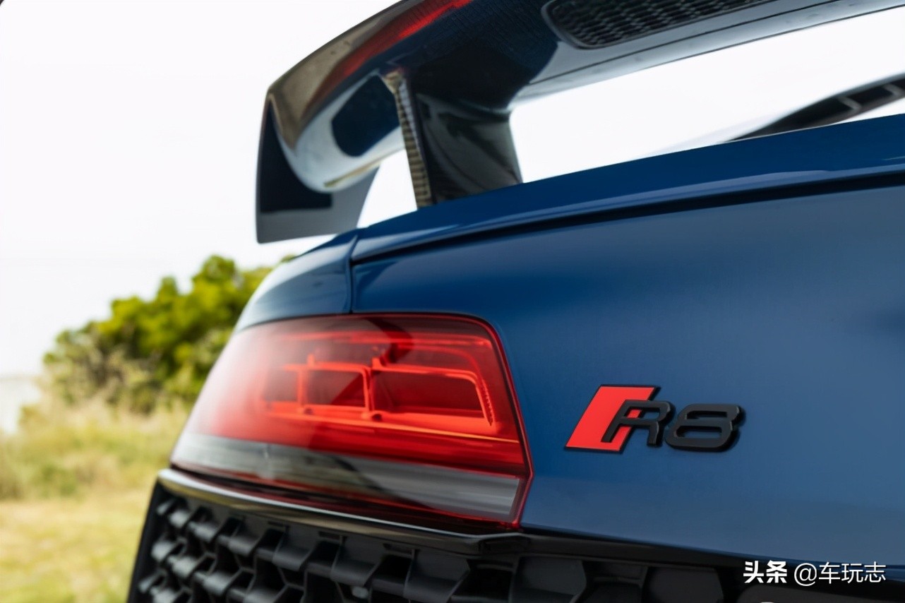 奥迪R8V10Coupeperformance版,新款奥迪r8v10performance版本