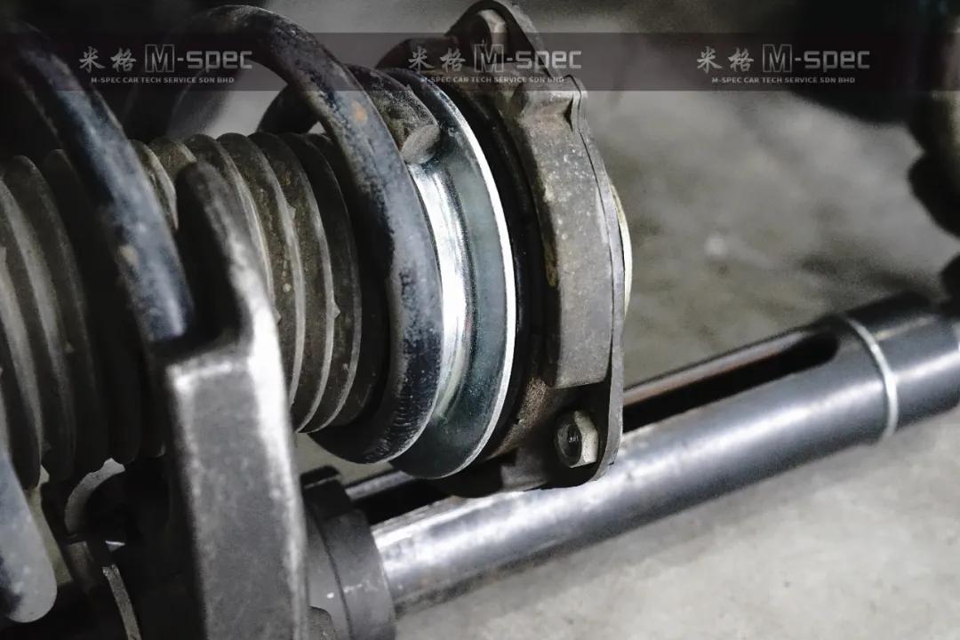 大众迈腾换完避震前后对比效果,迈腾改koni变色龙避震使用感受