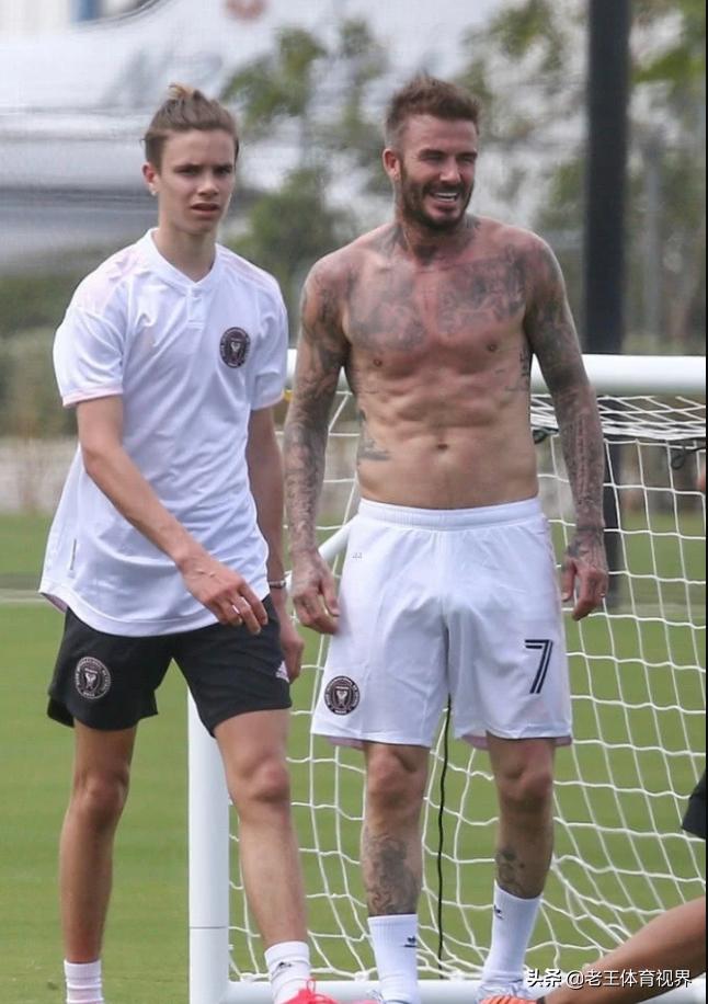 贝克汉姆现照,贝克汉姆腹肌照