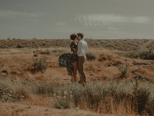 怎么侧面试探老婆出轨没出轨,如何试探老婆出轨了没有