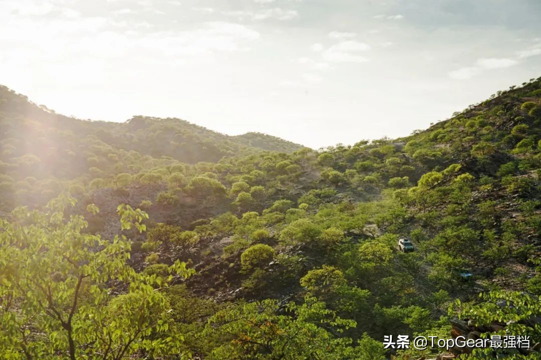 全新路虎卫士怎么样？去非洲越野试驾一下就知道啦