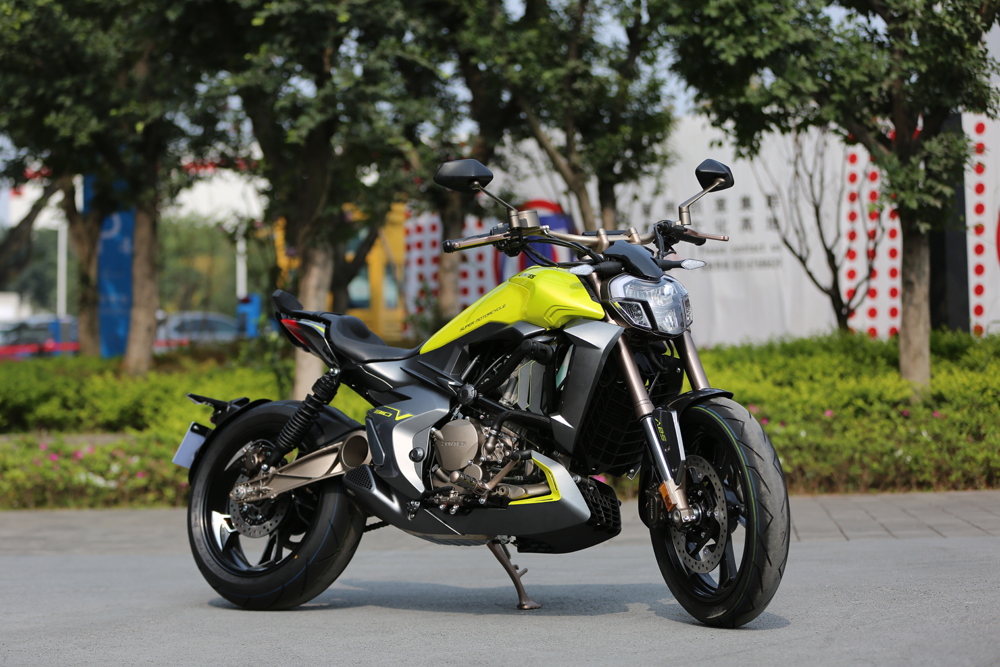 升仕310V试驾/多图：舒适好骑的运动太子车，标配ABS，全LED灯具