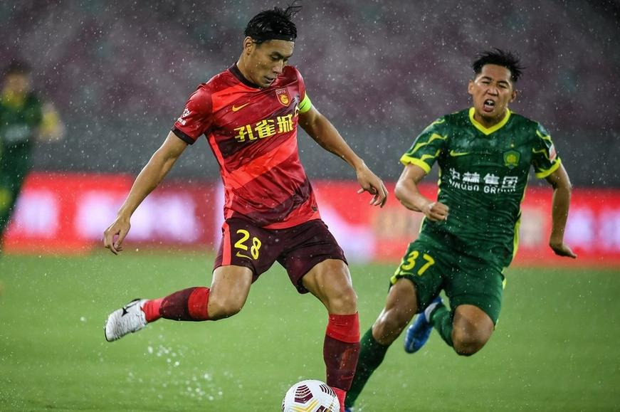 国安vs大连全场球迷高喊张稀哲,中超北京国安张稀哲点球