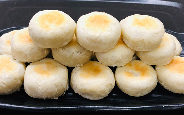 教你做绿豆糕，甜而不腻，酥香掉渣，孩子爱吃，简单一次就成功