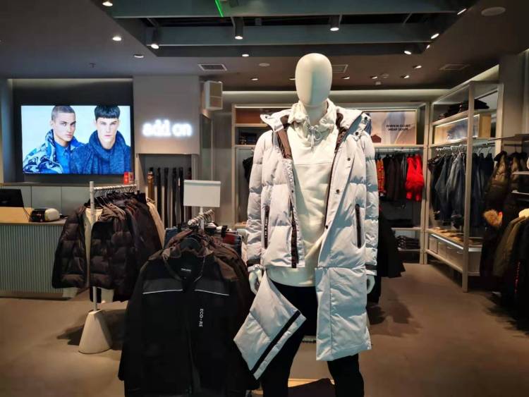 深读 |“土味国货”冲击万元大关！探秘国产羽绒服售价破万背后