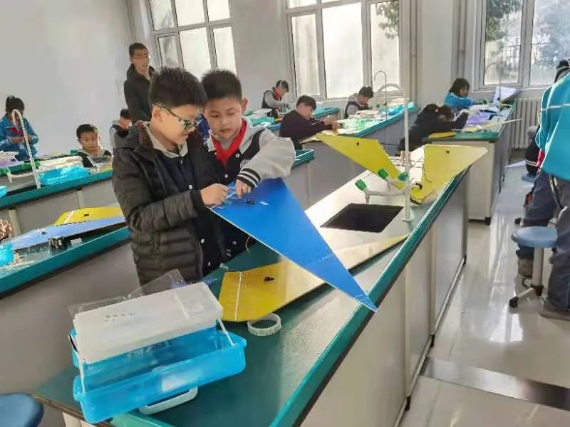 小学有特点的社团活动课,胶州市第六实验小学运动会