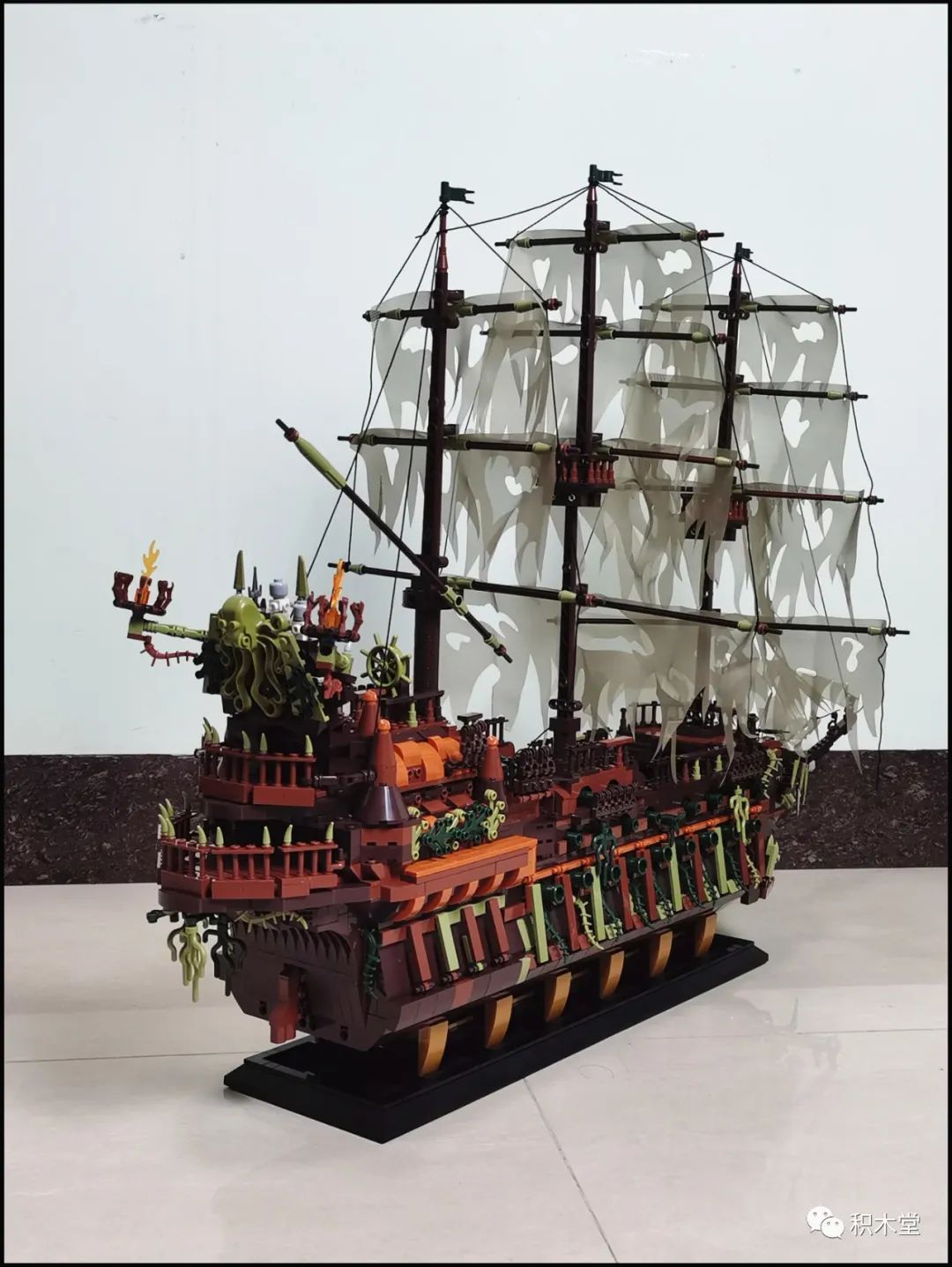 飞翔的荷兰人号为什么能潜水 (鬼船和飞翔的荷兰人号哪个更牛)