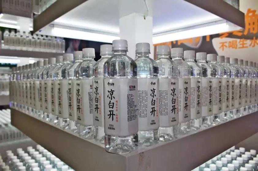 3年卖到20亿，一瓶“凉白开”如何从2000亿瓶装水红海中撕开口子