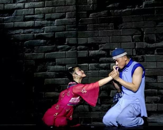 离你越近的地方路途也越远泰戈尔,离你越近的地方路途越远