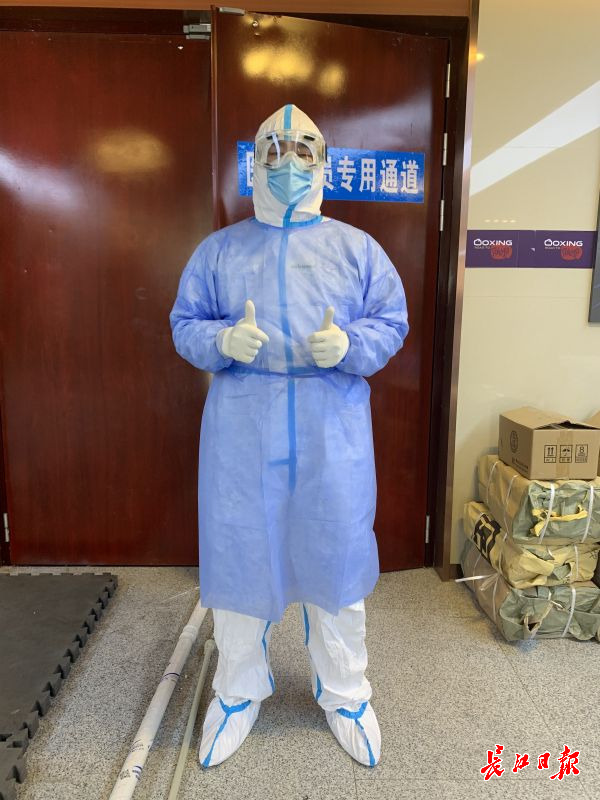 穿防护服在方舱工作感染几率大吗,医护人员脱防护服要洗几遍手