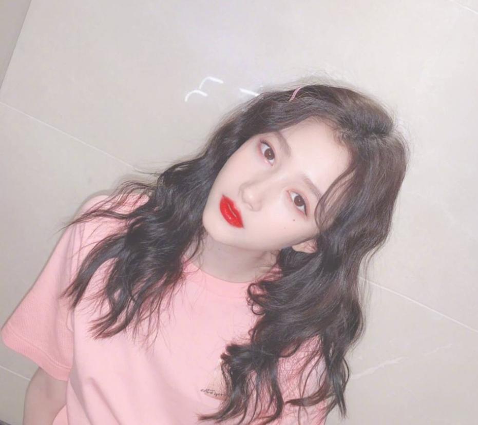 关晓彤王牌对王牌齐刘海发型,关晓彤齐刘海黑长直造型