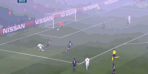 c罗头球力压梅西,c罗扣篮头球集锦