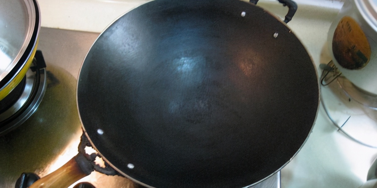 买的新铁锅开锅的正确方法不粘锅,新买的铁锅正确开锅不生锈不粘锅