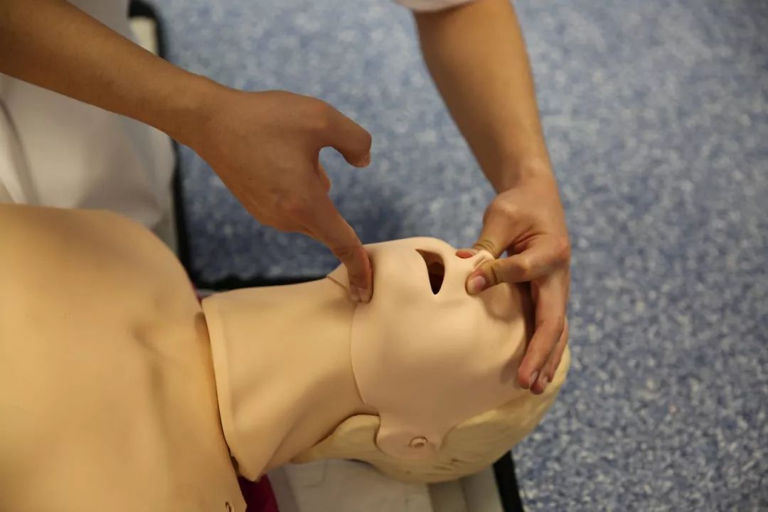 AED入厦三年，90%的厦门人不知，救命神器竟成“摆设”？