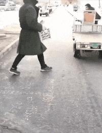 搞笑gif开心一刻,搞笑gif段子妹子你太皮了