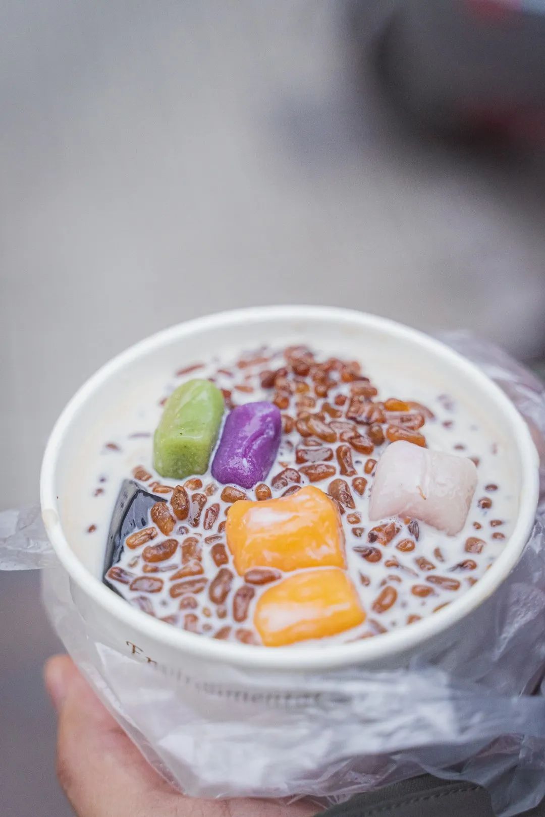 就这家连门都没有的2㎡小店，居然能在上海红17年？