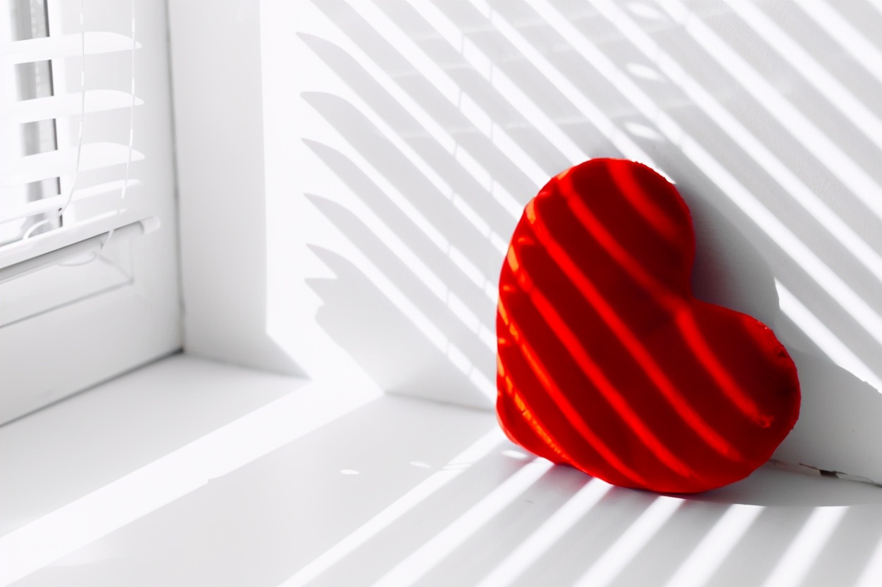 男人最喜欢猫一样的女人,男人最放不下的就是猫一样的女人