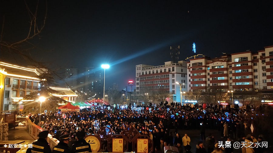 甘肃天水数万民众“上九朝观”祈福纳祥争烧头柱香！（组图）