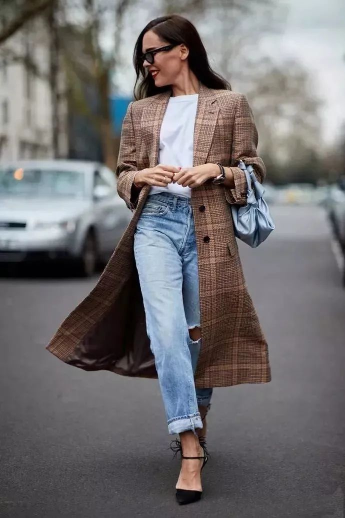 黑白格纹大衣怎么搭配好看,戴帽子黑白格纹大衣怎么搭配好看