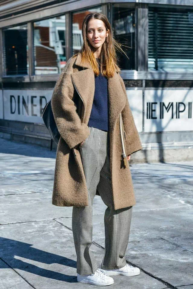 浅驼色和深驼色哪个颜色好看打底,浅驼色最佳10种颜色搭配