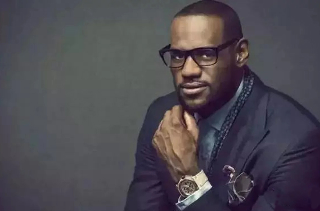 投资天才！詹姆斯100万六年变4亿，惊动财经新闻