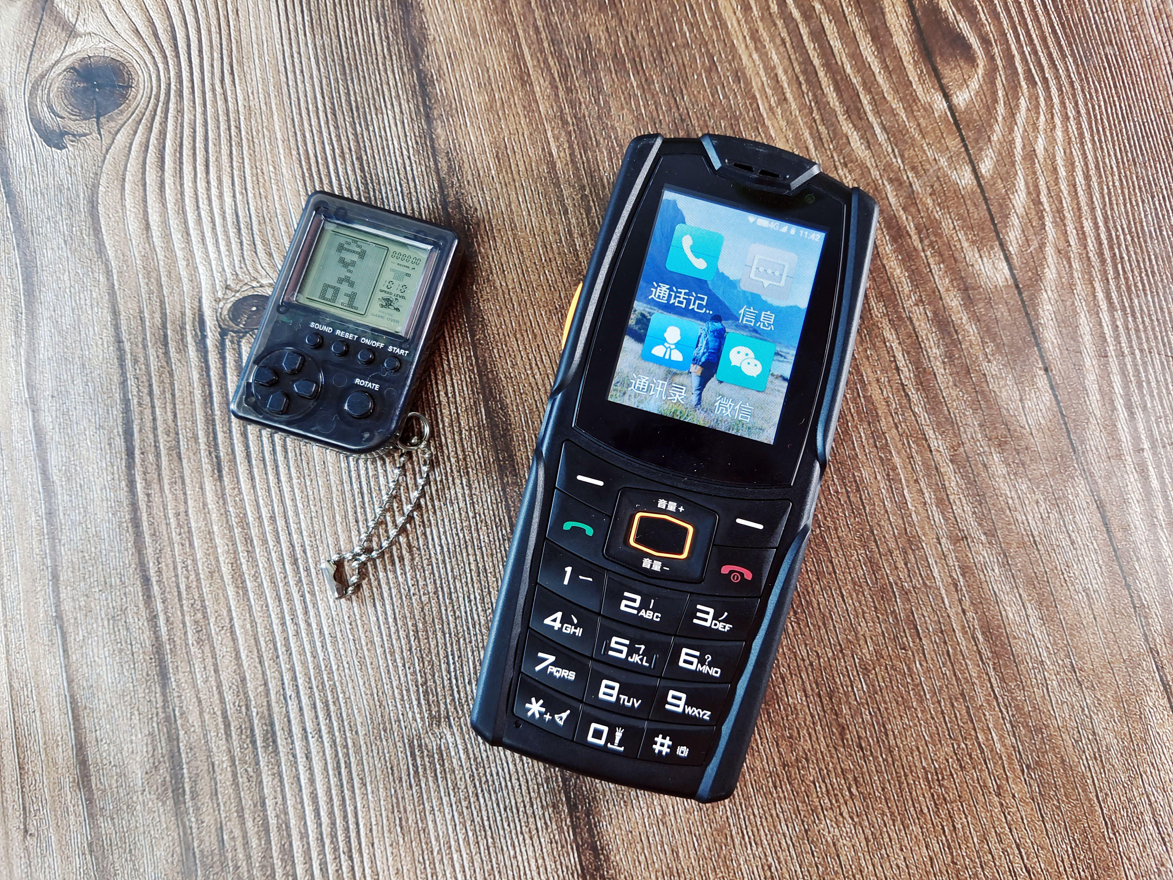 续航300小时，竟然还支持微信和抖音，AGMM7三防手机评测