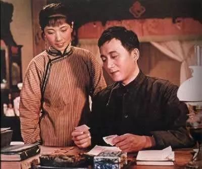 最近好几年没有回到那条印满了我脚板印的沙坪坝正街