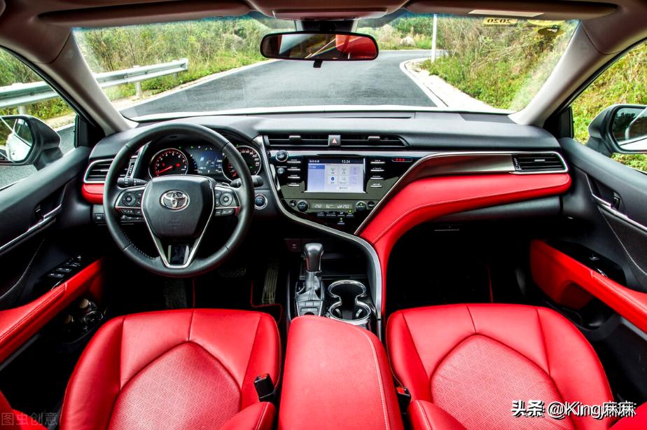 全新凯美瑞混动与燃油版的区别,凯美瑞混动和燃油版有哪些区别