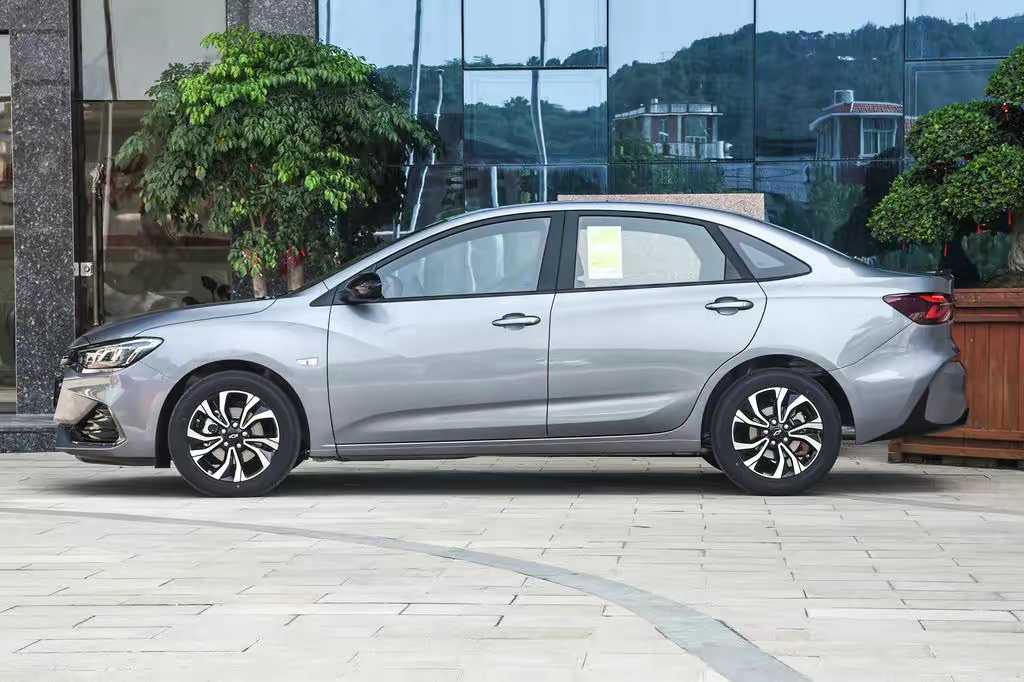 雪佛兰科鲁泽1.0t轻混试驾视频,有颜有实力测试雪佛兰科鲁泽