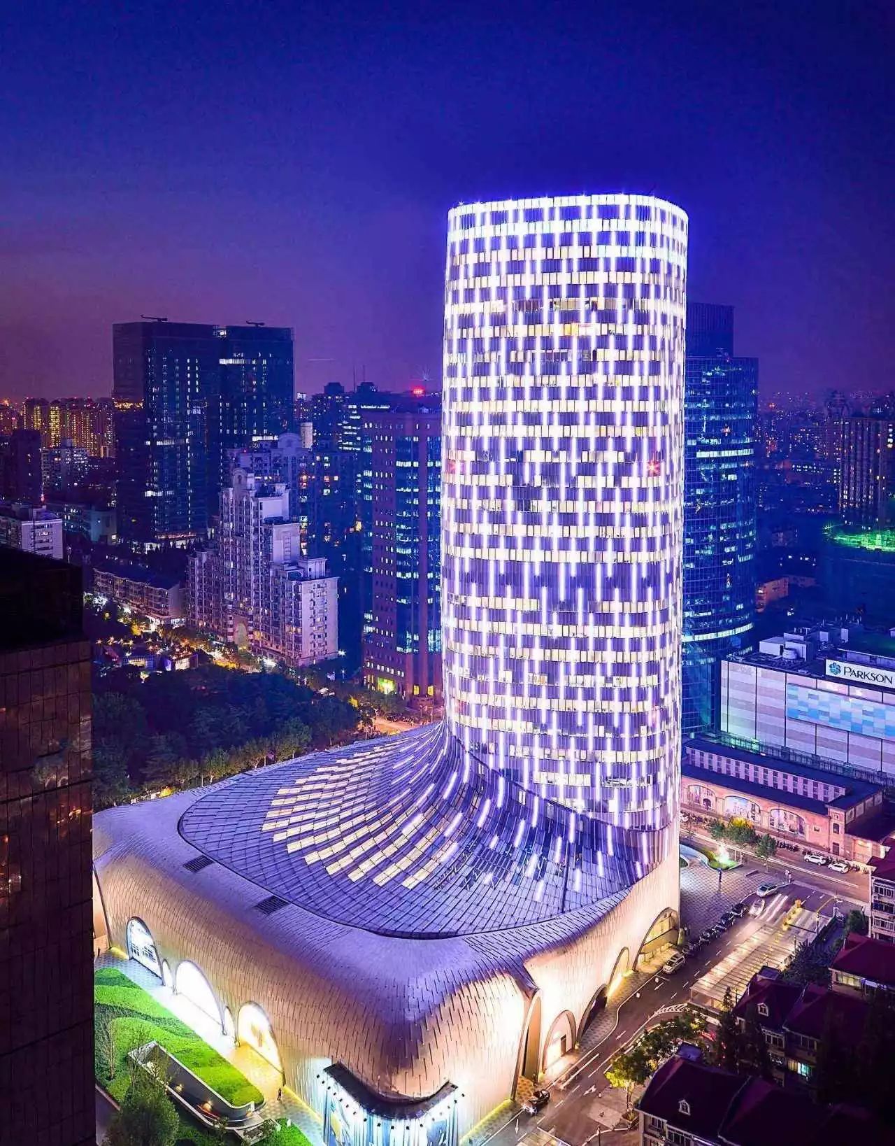 许家印120亿打造莲花形足球场,许家印恒大足球专业足球场