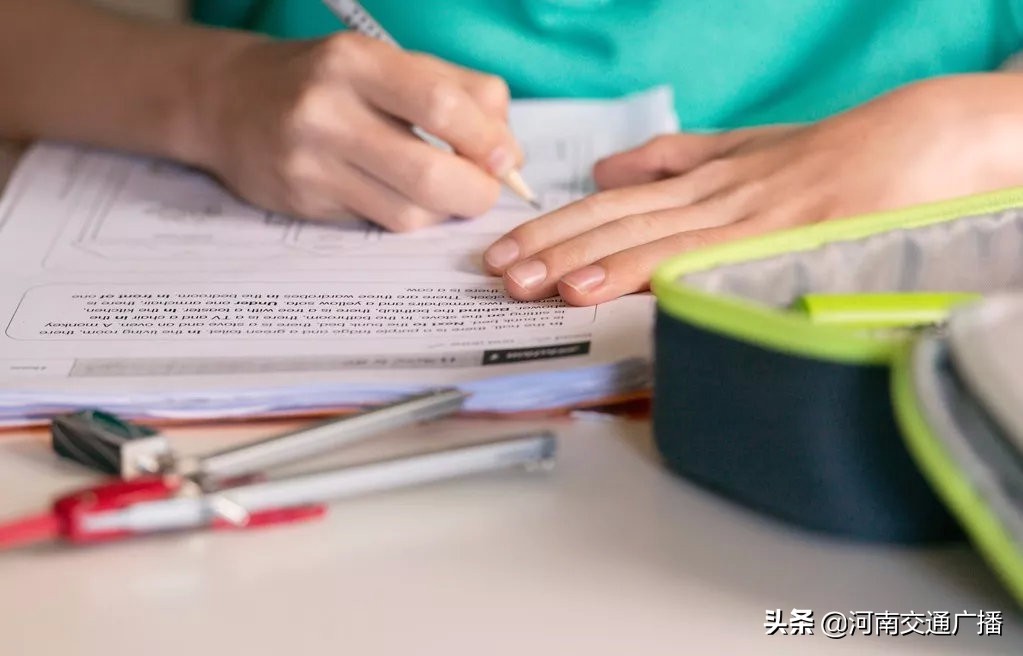 中国式家长的焦虑：校外辅导班到底该不该上？