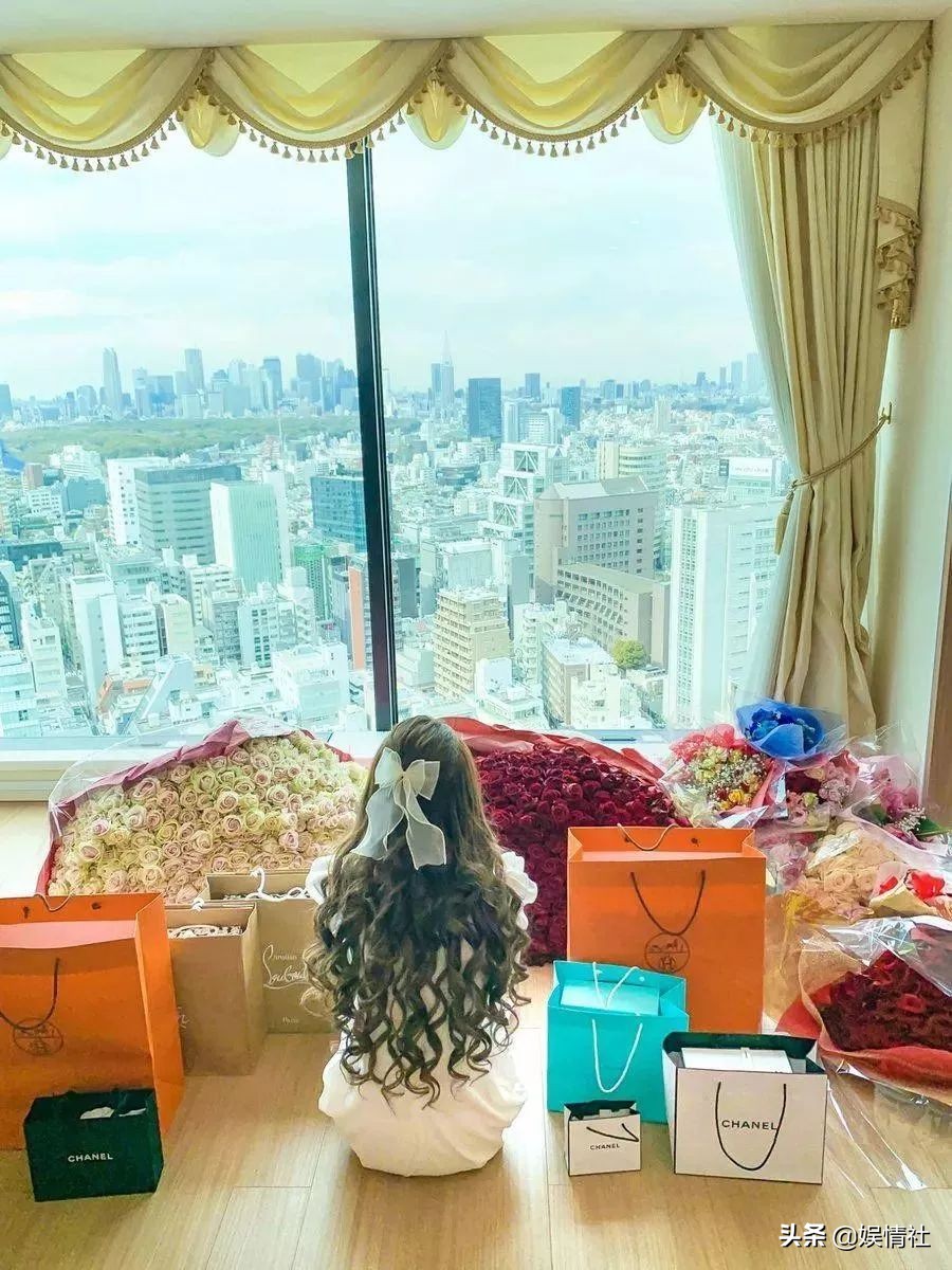 日本第一陪酒女引退！滴酒不沾却日赚1个亿，首相都被她征服