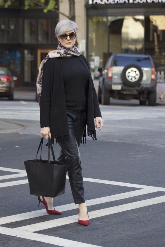 60岁奶奶穿搭时尚,60岁奶奶的时尚穿搭