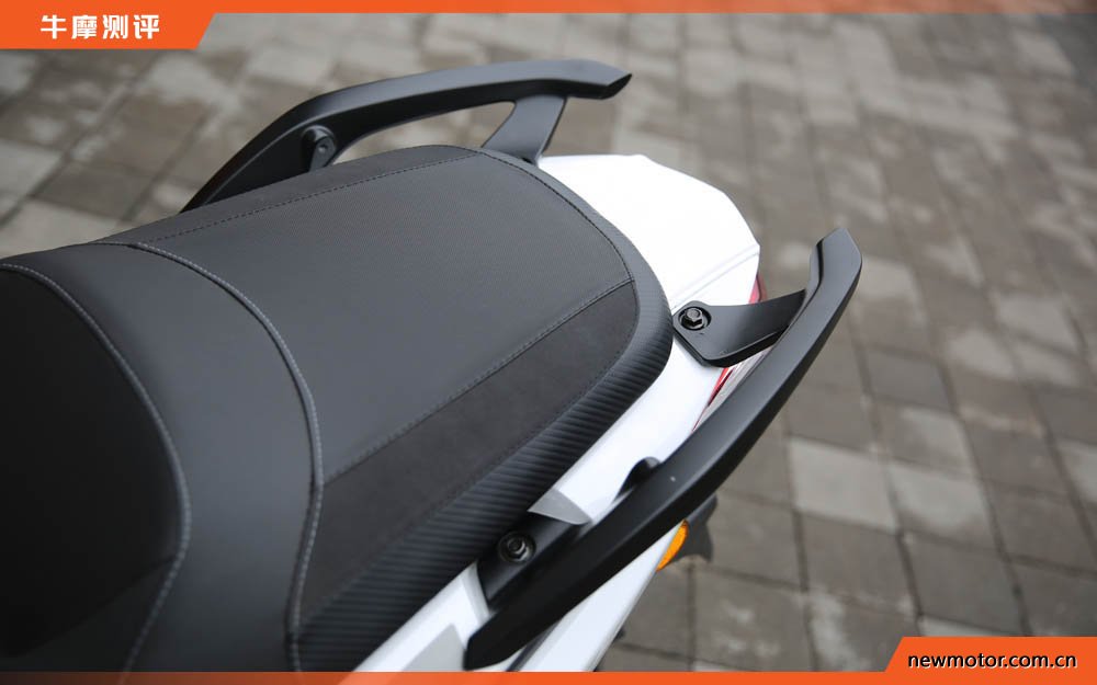 油箱17升续航可达400公里,最佳国产踏板摩旅车