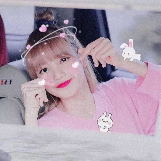 戚薇许嵩最新视频,戚薇现身许嵩演唱会全程抢热搜