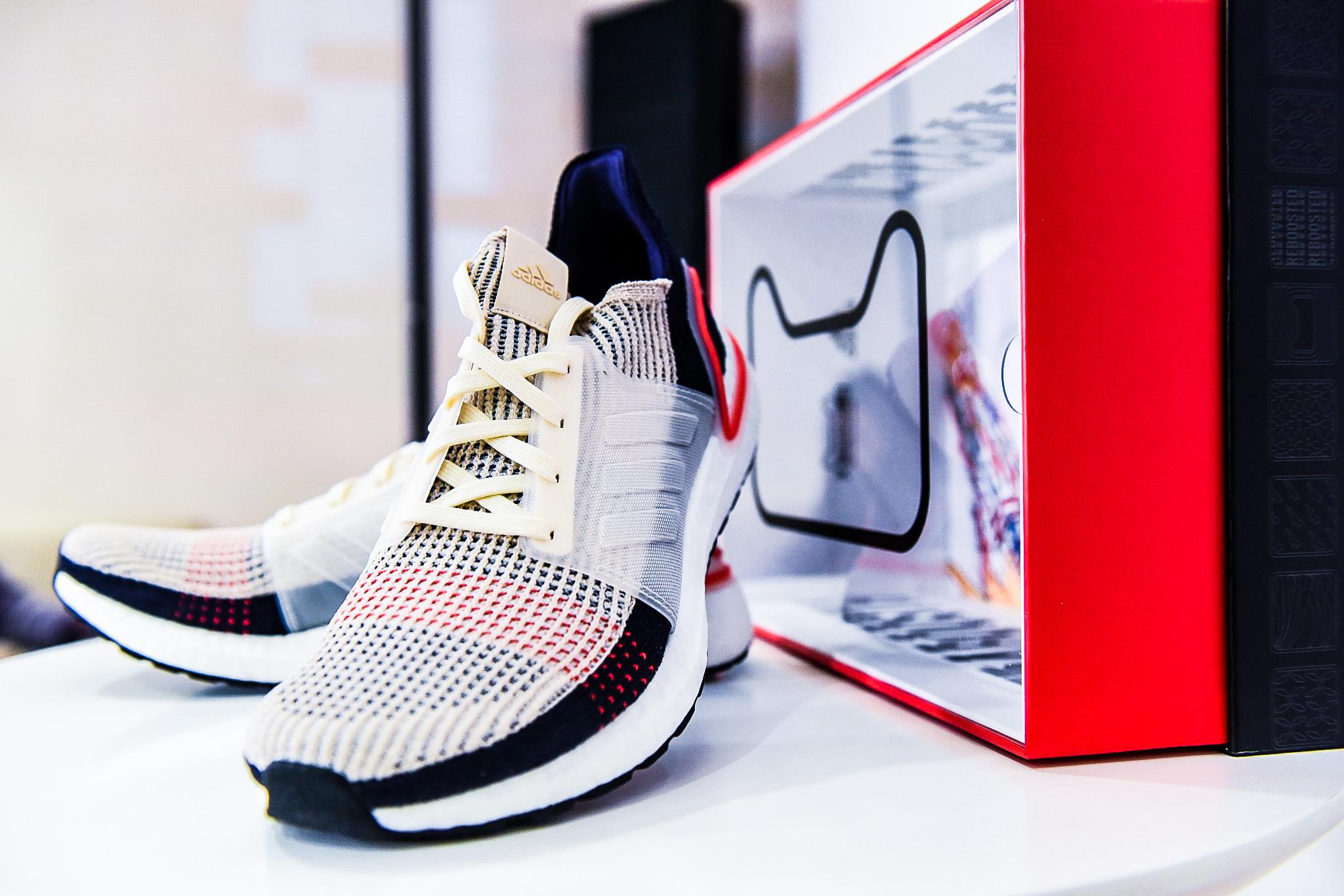 阿迪达斯线下与线上会同时上新吗,阿迪达斯新电商