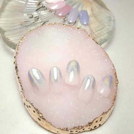 夏天显白法式指甲油款式,适合冬季的撞色指甲油