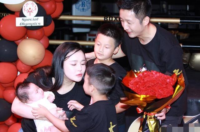 中国拳王邹市明一家近况,拳王邹市明现状