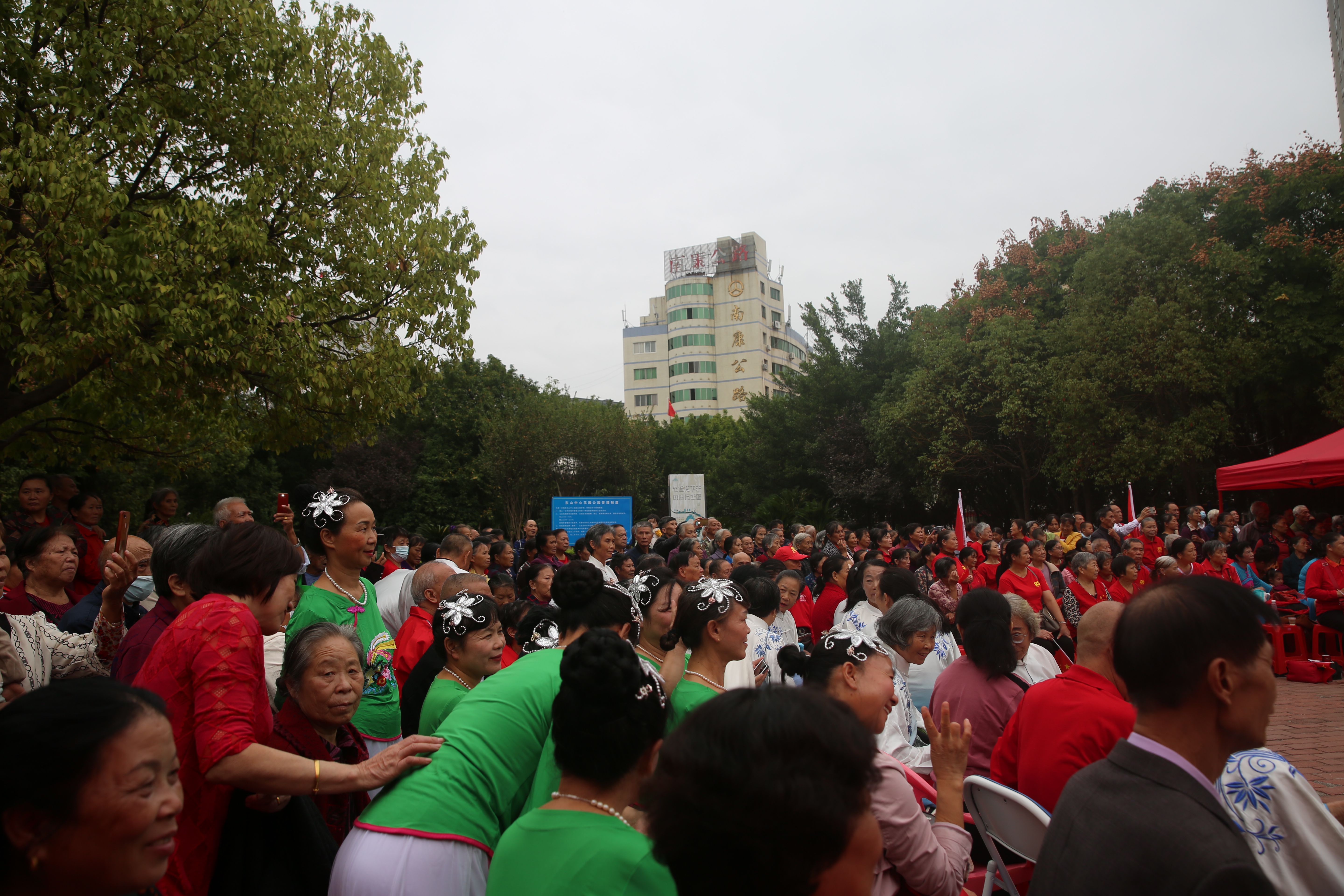 九九重阳节浓浓敬老情朗读,九九重阳节，浓浓敬老情